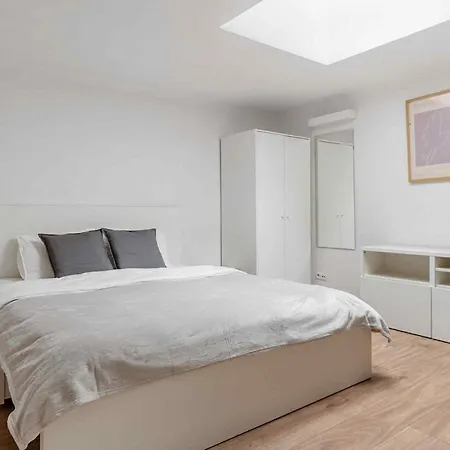 Large In The Center Of By P&m Apartamento