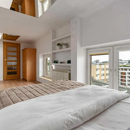 Large In The Center Of By P&m Apartamento