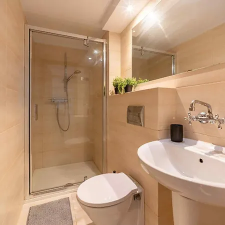 Large In The Center Of By P&m Apartamento